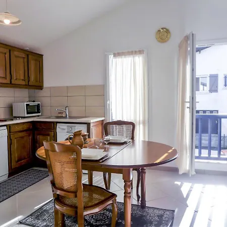 Hala¨ne Boucher Apartmán